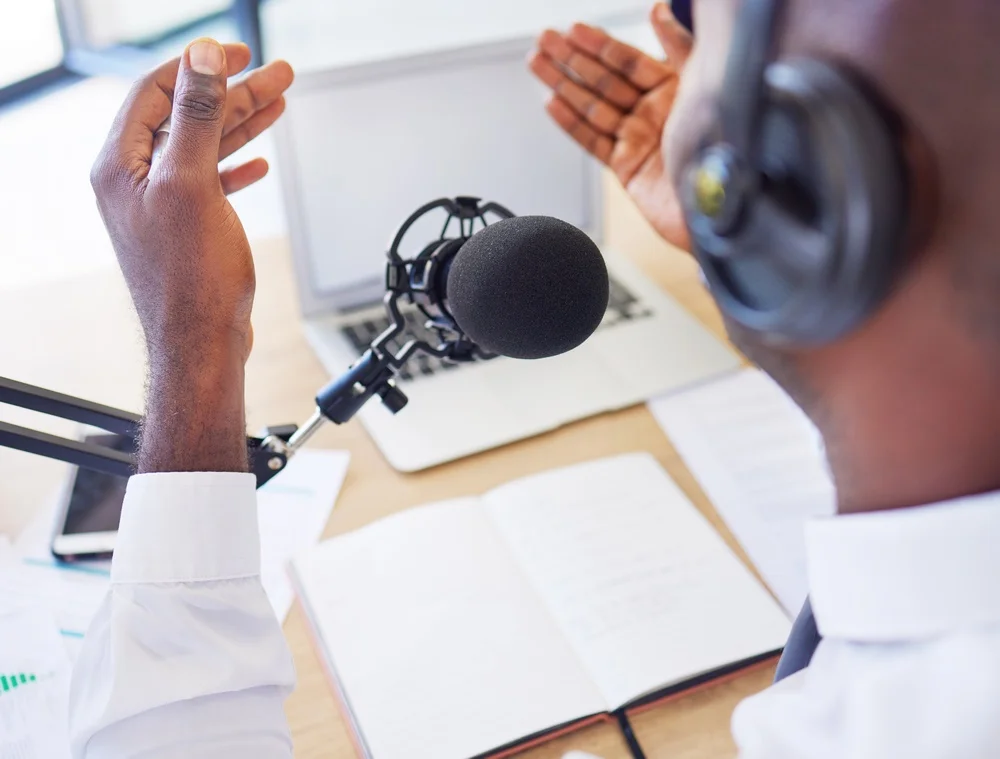 Remote or face-to-face interpreting in all languages - simultaneous interpreting with web platform - sworn interpreting for the police or the courts